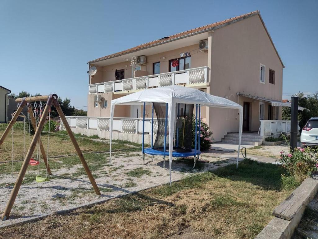 Gordana Apartmani Любач Екстер'єр фото